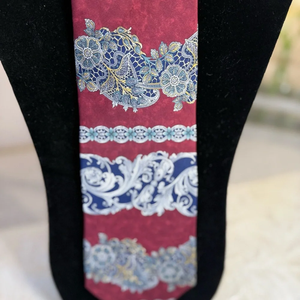 Bill Blass‎ Baroque-inspired botanical border pattern men’s tie. Burgundy, navy.